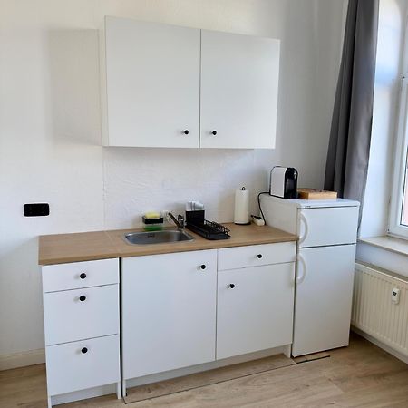 Raha Apartments - Charmantes Studio-Apartment - Hbf - Gratis Parkplatz Ерфурт Екстер'єр фото