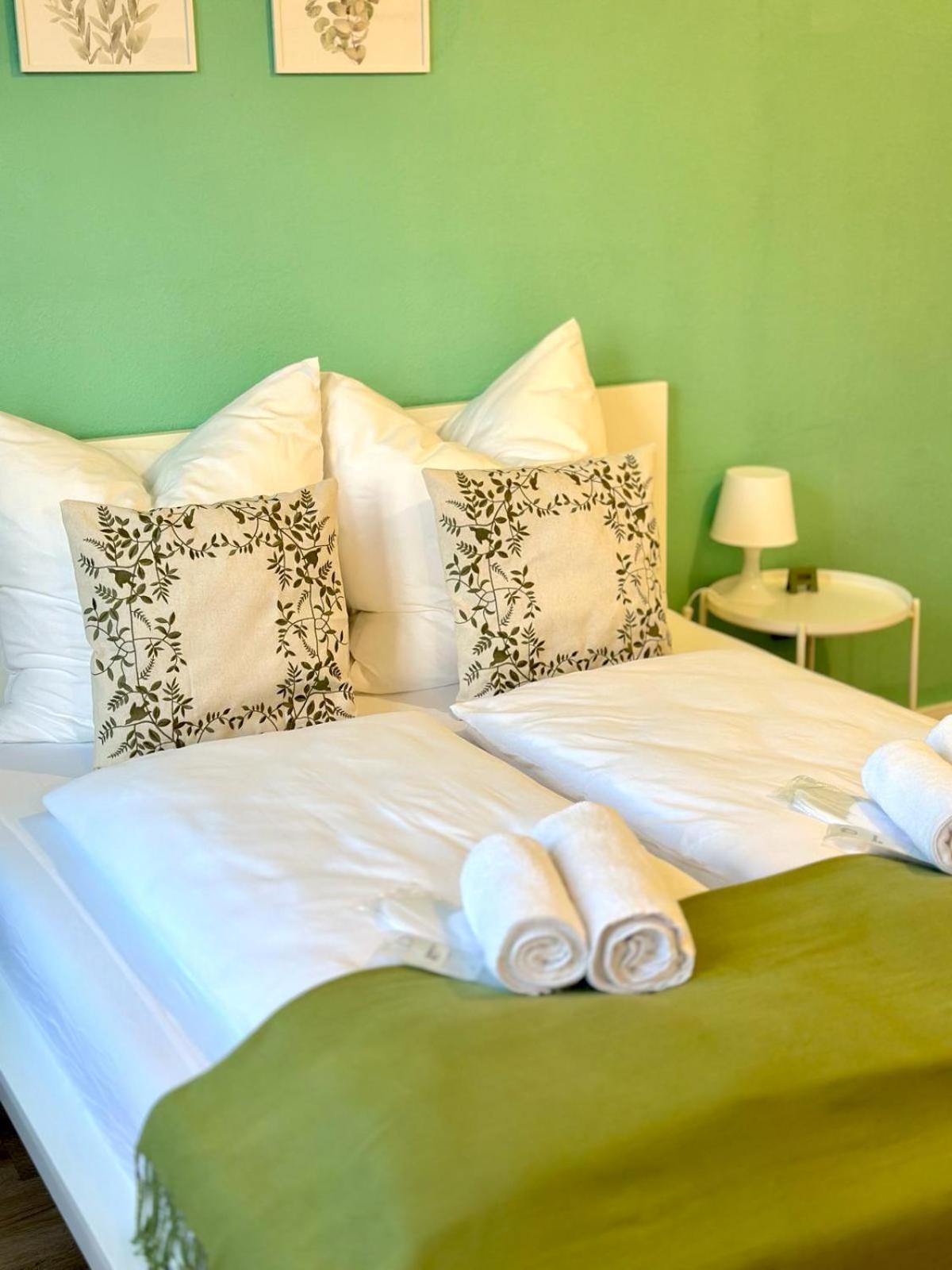 Raha Apartments - Charmantes Studio-Apartment - Hbf - Gratis Parkplatz Ерфурт Екстер'єр фото