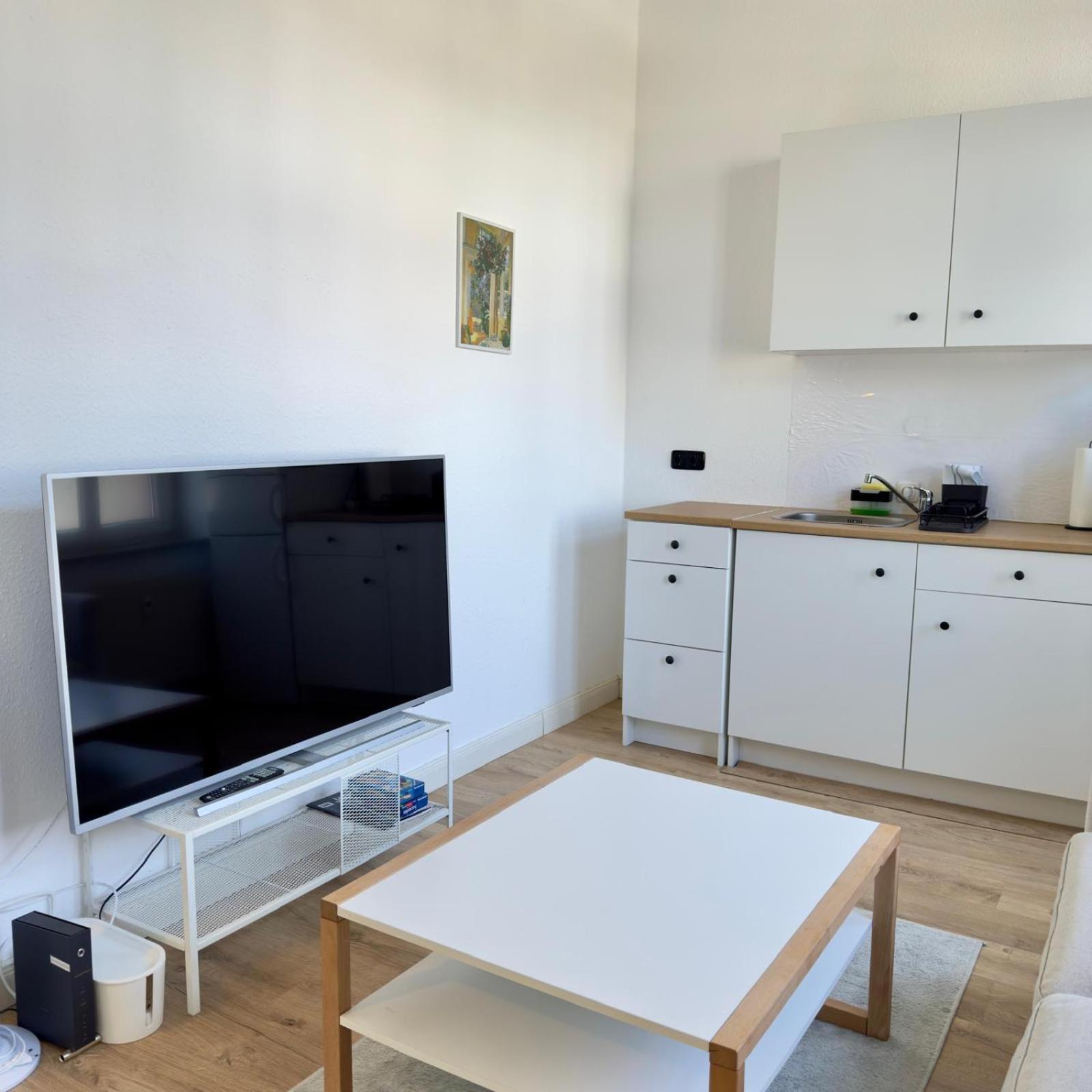 Raha Apartments - Charmantes Studio-Apartment - Hbf - Gratis Parkplatz Ерфурт Екстер'єр фото