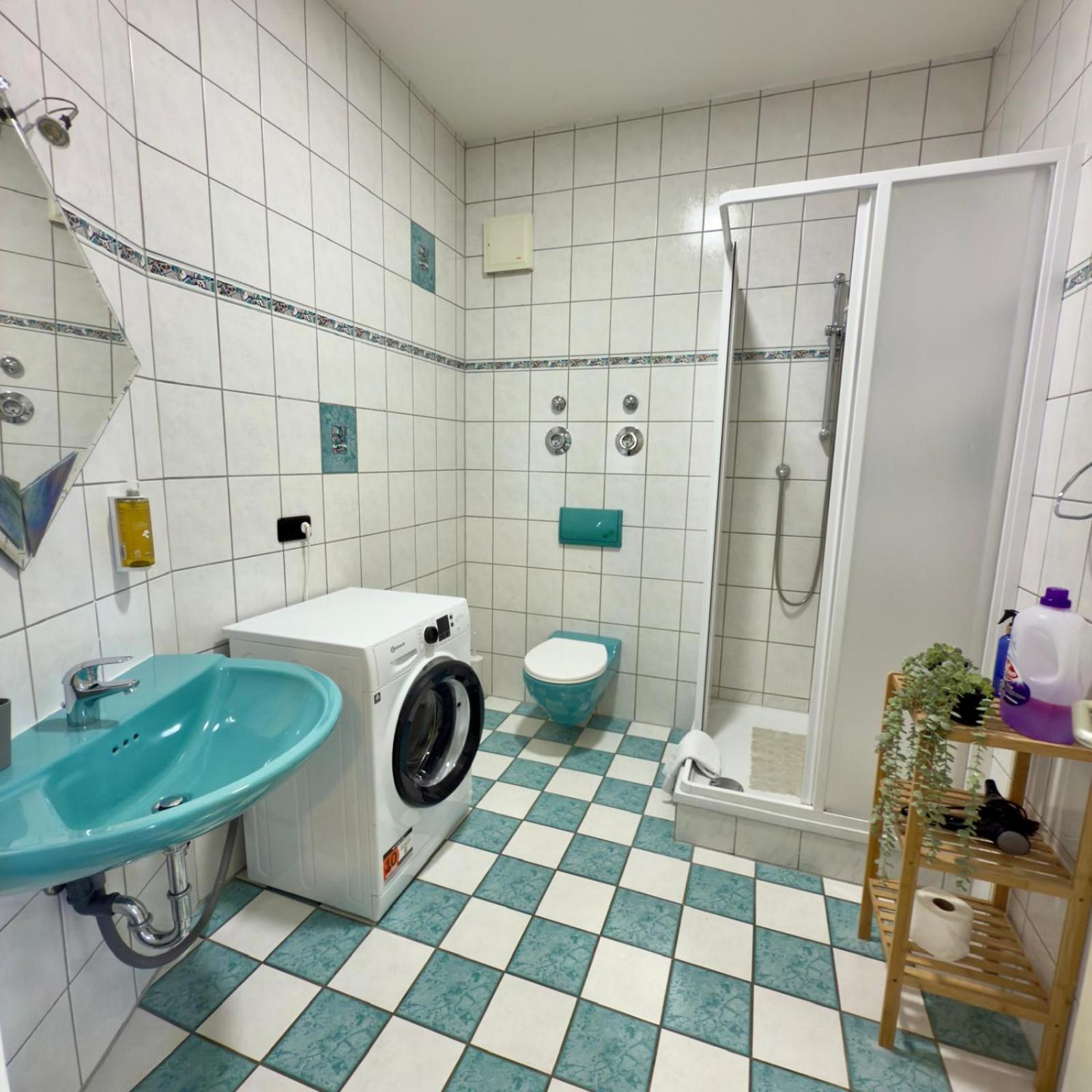 Raha Apartments - Charmantes Studio-Apartment - Hbf - Gratis Parkplatz Ерфурт Екстер'єр фото